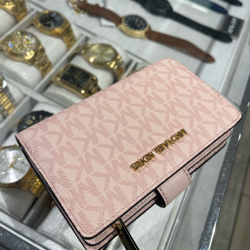 MICHAEL KORS Jet Set Medm Signature Logo BiFold Zip CN Wallet
Powder Blush 
NWT - Picture 16 of 16